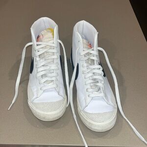 Women’s Nike Blazer Mid '77 size 8.5